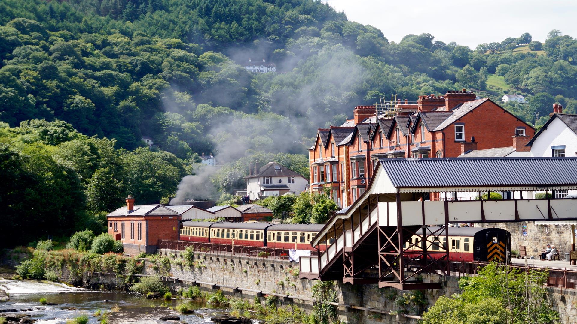 Turkey and Tinsel in Wales Llangollen Excursion